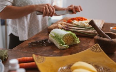 Perbandingan Masak Sendiri vs Makan di Luar: Cara Mengatur Keuangan yang Lebih Sehat
